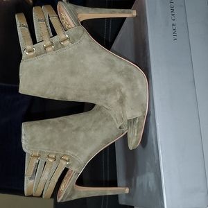 New Vince Camuto Peep Toe Olive Heel FENNETTE 9.5